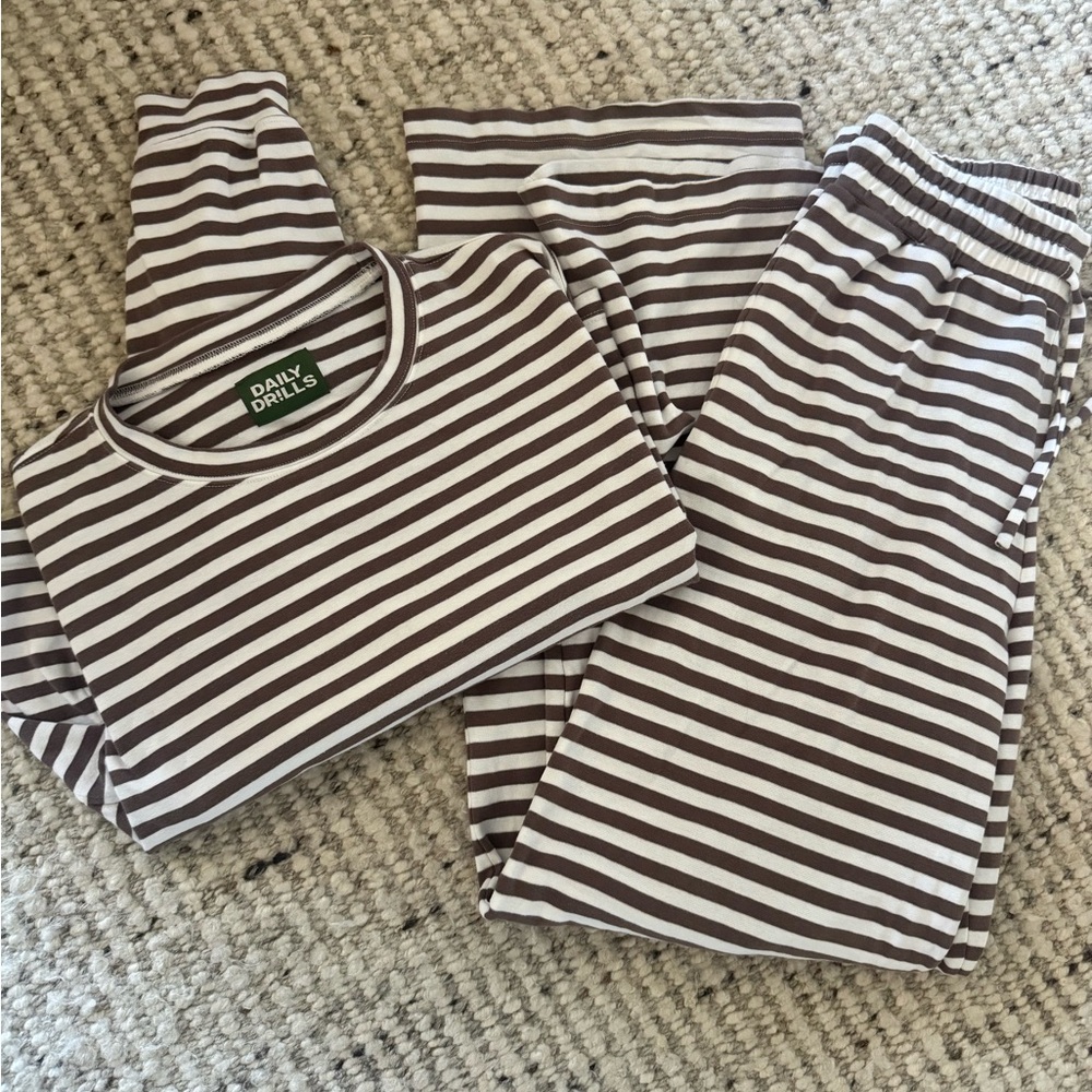 Daily Drills mocha striped set